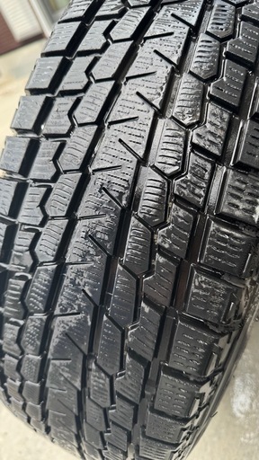YOKOHAMA（ﾖｺﾊﾏ）iceGUARD スタッドレスタイヤ　215/70　R16