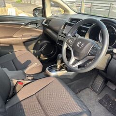 誰でも車が買える次世代低与信ローン専門店／ 安心の１年保証付き 距離無制限！中古車販売 カーメル山梨店　平成30年　ホンダ　フィット　14,000㌔の画像