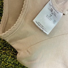 【美品】女児ベーシックカラー薄手長袖トップス、ニットカーディガン、ソックスセットの画像