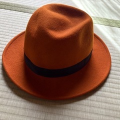 オレンジっぽいハット🧡リボン付きの画像