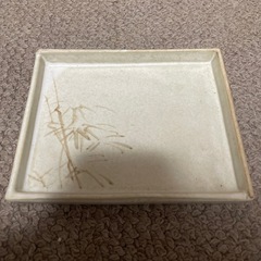 四角い和皿の画像