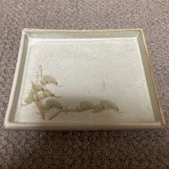 四角い和皿の画像