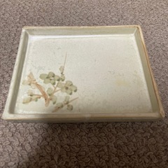 四角い和皿の画像