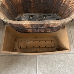木製とプラスチックのプランターの画像