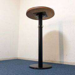 ハイタイプ丸テーブル 多目的ディスプレイテーブル 550丸型 4ヶ所フック・脚部底アジャスター付 ウォルナット色(木目) カウンターテーブルの画像