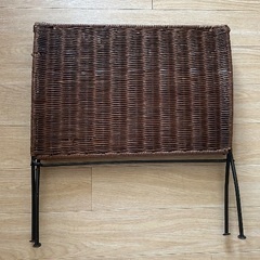 折りたためる！ラタンのマガジンラックの画像