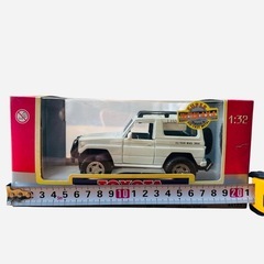 トヨタ ランドクルーザー 1:32 ホワイト　おもちゃの画像