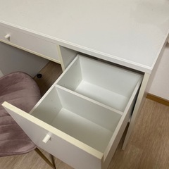 IKEAドレッサー椅子付きの画像