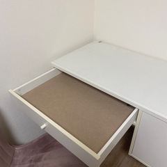 IKEAドレッサー椅子付きの画像