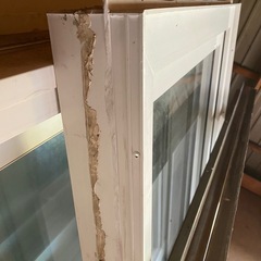縦滑り出し窓ペアガラス樹脂サッシの画像