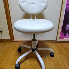 貰ってください！【ニトリ】リモートワークチェア白の画像