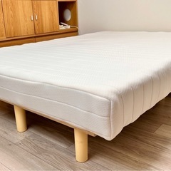 ダブルベッドの画像