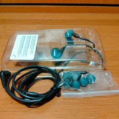 SHURE　カナル型　高遮音イヤホン（有線タイプ）SE215SPE-A　トススルーセントブルー　未使用　送料が高いので取りにこれる方限定の画像