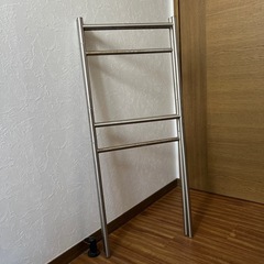 伸長式タオルスタンド ハンガーラック IKEAの画像