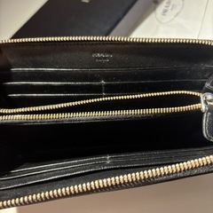 PRADA 長財布の画像