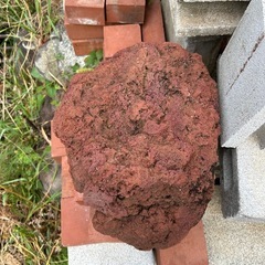 赤石の原石の画像