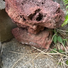 赤石の原石の画像