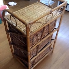 【再値下げ】籐の3段収納の画像
