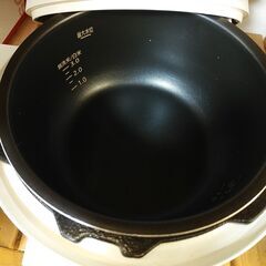 品質保証☆配達有り！4500円(税込）アイリスオーヤマ 電気圧力鍋 2.2L ホワイトの画像