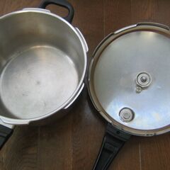Fissler圧力鍋　3～4.5Lくらい　料理ブック付き　ステンレス製　フィスラー　sの画像