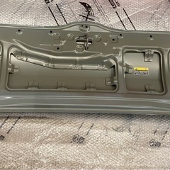 新車外し品　トヨタ200系ハイエース８型現行純正ボンネット　アーバンカーキの画像