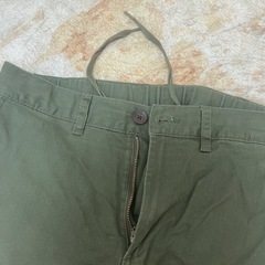 GU ジーユー メンズ　綿　パンツ　7部丈　オリーブ　グリーン　Sサイズ　中古の画像