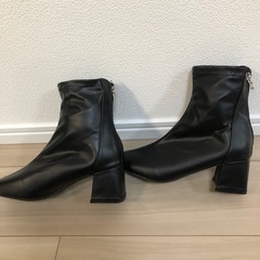 新品未使用　黒　ショートブーツ　22.5cmの画像