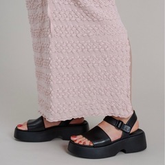 カンペール　THASHA ベージュ 厚底 ストラップサンダル　ブラックの画像