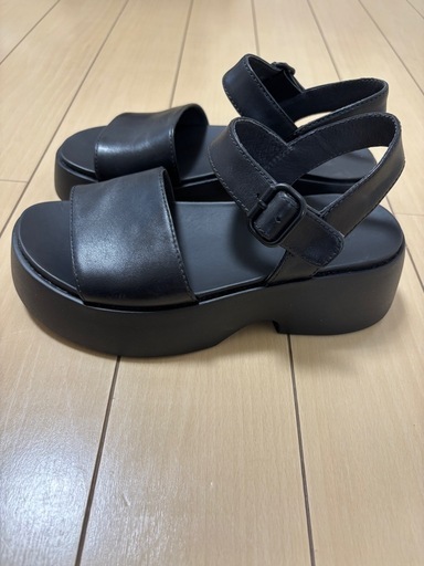 カンペール　THASHA ベージュ 厚底 ストラップサンダル　ブラック