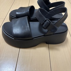 カンペール　THASHA ベージュ 厚底 ストラップサンダル　ブラックの画像