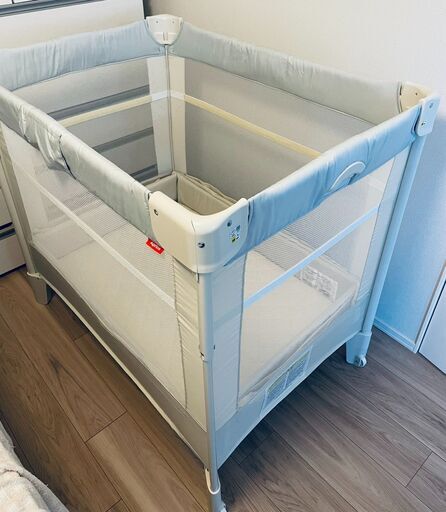 【港北区】【手渡しのみ・美品ベビーベッド】アップリカ ココネルエアーAB（ホワイトグレー）収納袋付／13,000円 ②