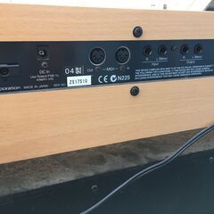 OJM0002Y  ローランド ROLAND Ｆ－１００　デジタルピアノ　２００４年制 ・外寸 　幅：約133.7cm 高さ：約77.2cm 奥行：約29.5cm中古品【取りに来られる方限定】 　の画像