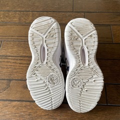 ジュニア用バスケットシューズ22cmの画像
