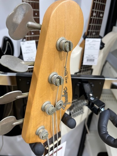 FENDERのベースをご紹介します！