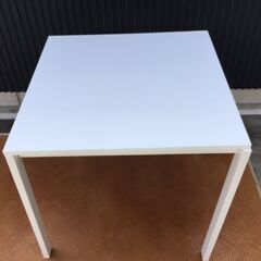 401 ダイニングテーブル センターテーブル ホワイト 75×75×74㎝　IKEAの画像