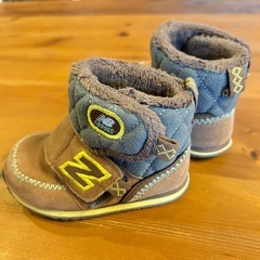 ニューバランスの子ども用ブーツ(12㎝)の画像