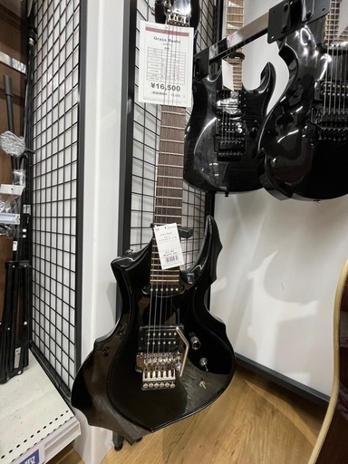 Grass Rootsのエレキギターをご紹介します！