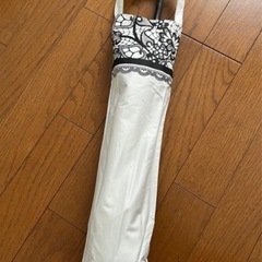 晴雨兼用折り畳み傘レースプリントの画像