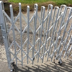 アルミアコーディオン門扉 の画像