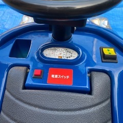 日産マーチ　充電式乗用玩具の画像
