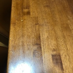 テーブルと椅子の画像