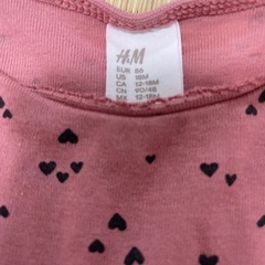 【86】H&M くすみカラー ピンク ロンパース ハート柄 女の子の画像