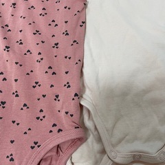【86】H&M くすみカラー ピンク ロンパース ハート柄 女の子の画像