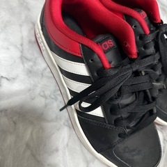 adidasスニーカーの画像