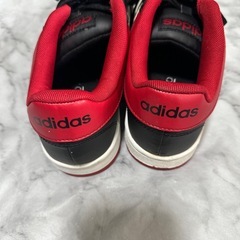 adidasスニーカーの画像