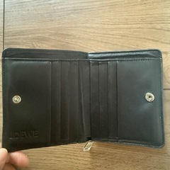 【決まりました】LOEWE 二つ折り財布の画像