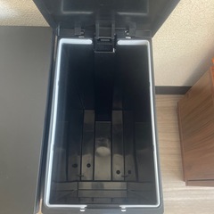 ゴミ箱　大きめ　黒の画像