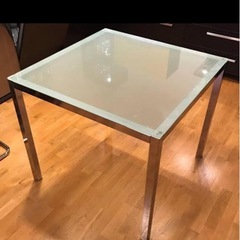 本日22時以降の引き取り限定　イケア　IKEA  TORSBY テーブル
　の画像