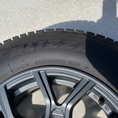 ブリヂストン BLIZZAK DM-V2 195/80R15 スタッドレスタイヤ 4本セット アルミホイール付き 2021年製の画像