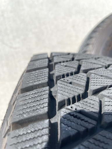 ブリヂストン BLIZZAK DM-V2 195/80R15 スタッドレスタイヤ 4本セット アルミホイール付き 2021年製